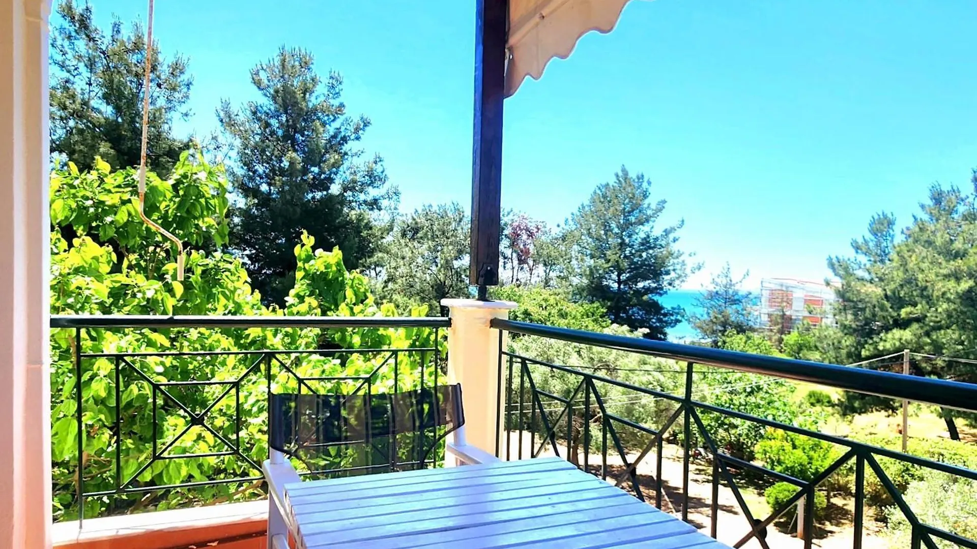 Pine Beach Holiday Home 2 Bedrooms 50 Meters To The Beach Kalyves Polygyrou ギリシャ